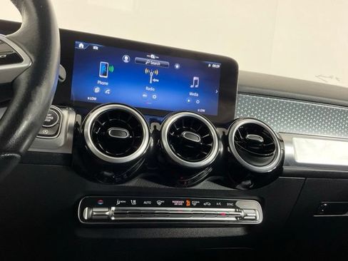 Used 2025 Mercedes-Benz GLB 250 image 20