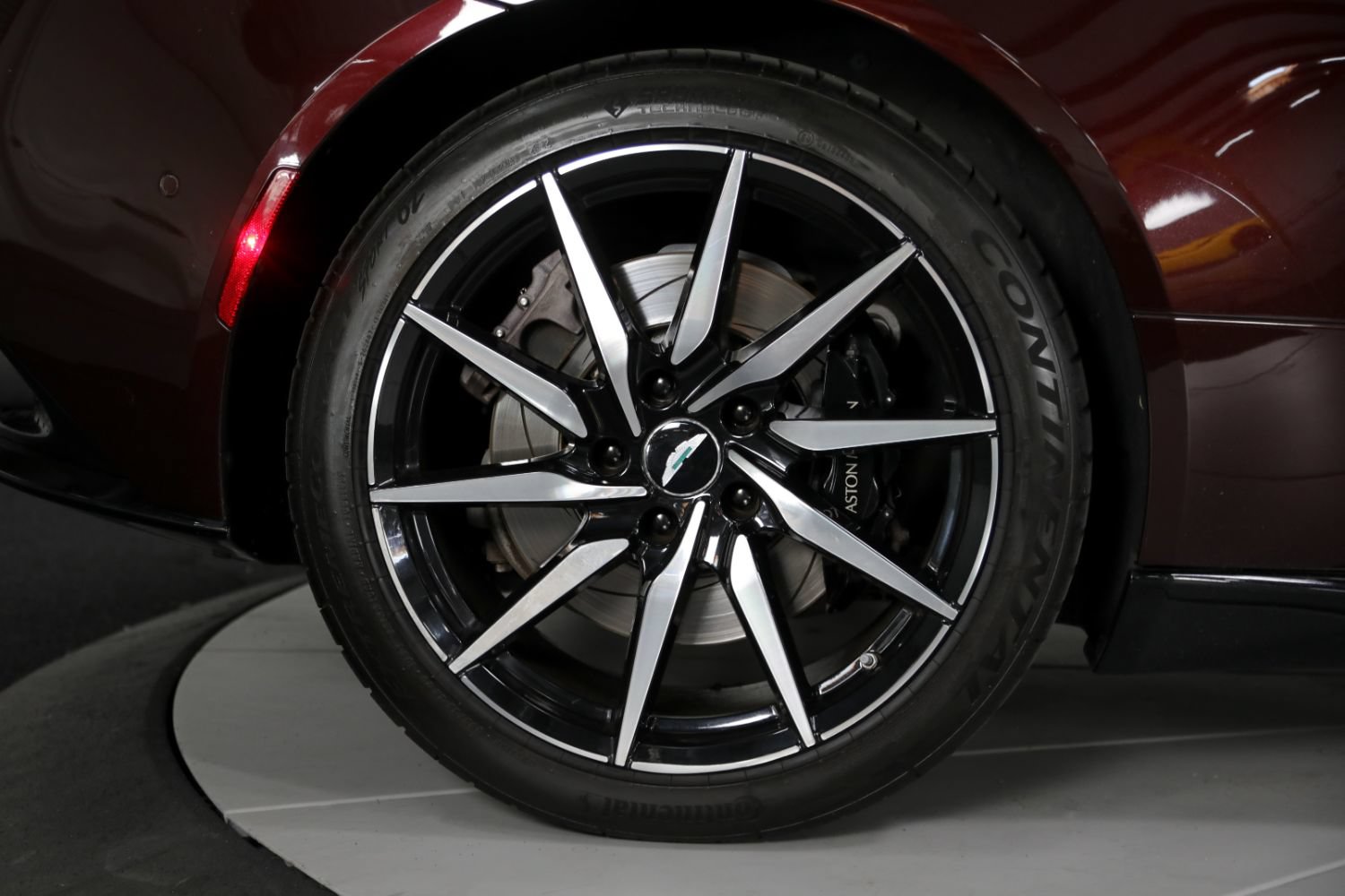Used 2019 Aston Martin DB11 Volante RWD image 24