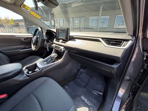 Used 2020 Toyota RAV4 LE AWD/4WD image 20