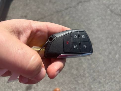 Used 2023 Buick Envision Essence image 35