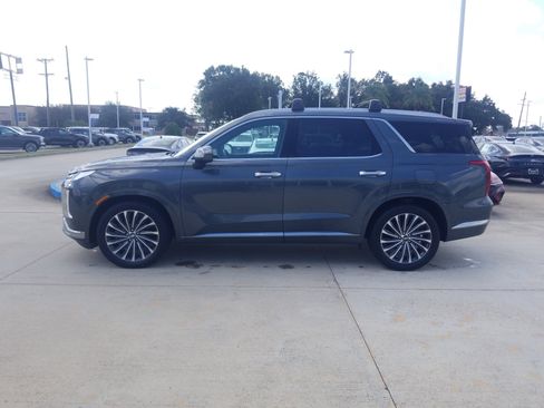 Used 2023 Hyundai Palisade Calligraphy image 4