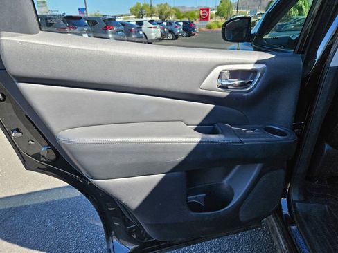 Used 2014 Nissan Pathfinder Platinum w/ Platinum Premium Package FWD image 11