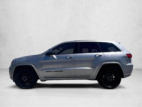 Used 2018 Jeep Grand Cherokee Altitude AWD/4WD image 6