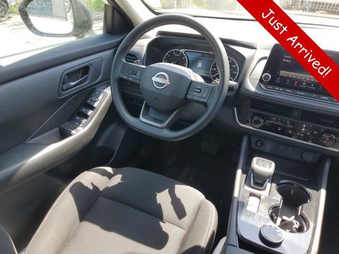 Used 2025 Nissan Rogue S AWD/4WD image 13
