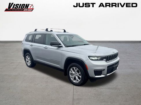 Used 2022 Jeep Renegade Latitude w/ Convenience Group image 3