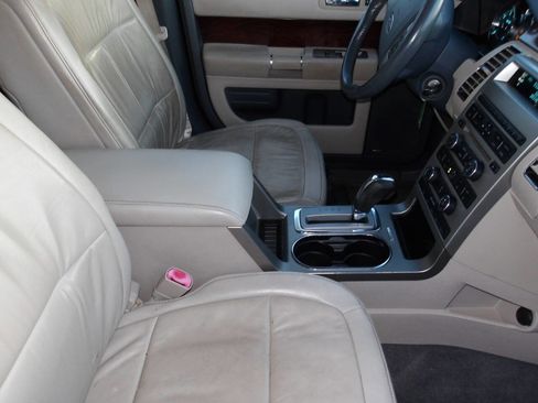 Used 2009 Ford Flex SEL image 19