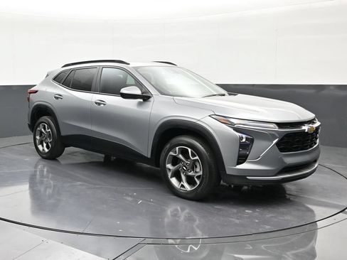 Used 2024 Chevrolet Trax LT w/ Driver Confidence Package FWD image 7