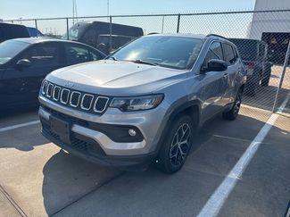 Used 2024 Jeep Compass Latitude image 1