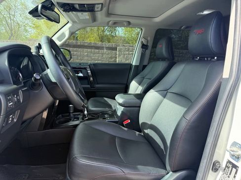 Used 2022 Toyota 4Runner TRD Off-Road Premium AWD/4WD image 12