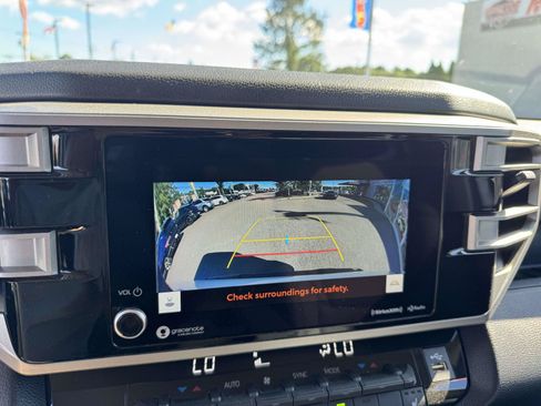 Used 2022 Toyota Tundra SR5 AWD/4WD image 31
