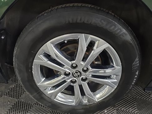 Used 2023 Toyota Sienna Platinum AWD/4WD image 16