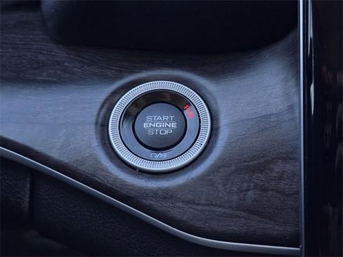 Used 2023 Jeep Grand Cherokee Limited image 14