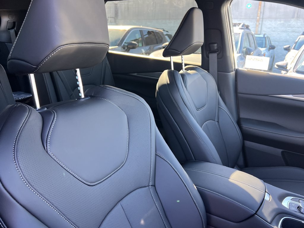 New 2027 INFINITI QX60 Luxe w/ Family Package FWD image 14