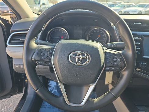 Used 2018 Toyota Camry SE image 18