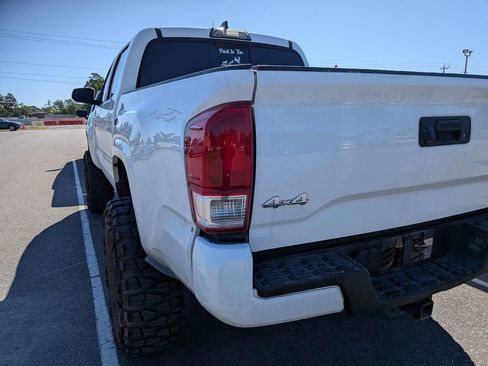 Used 2017 Toyota Tacoma SR w/ Tow Package AWD/4WD image 7