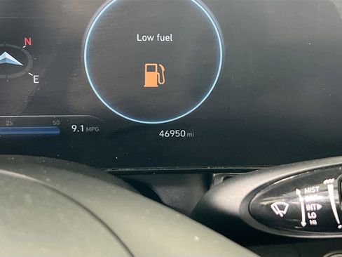 Used 2021 Hyundai Elantra Limited image 12