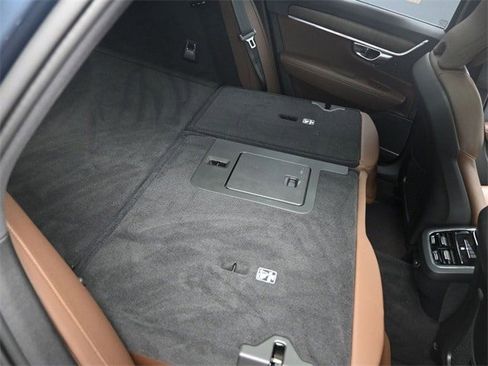 Certified 2025 Volvo V90 B6 Cross Country Plus image 29
