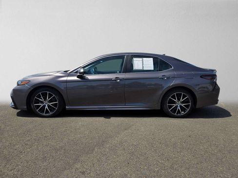 Used 2023 Toyota Camry SE FWD image 7