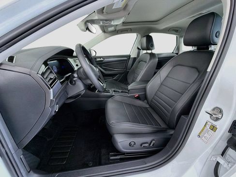 Used 2024 Volkswagen Jetta SE FWD image 18