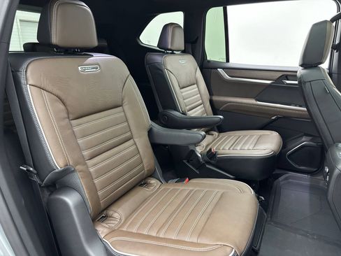 New 2027 GMC Acadia Denali Ultimate w/ LPO, Floor Liner Package AWD/4WD image 44