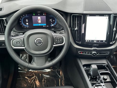 Used 2024 Volvo XC60 B5 Core image 16