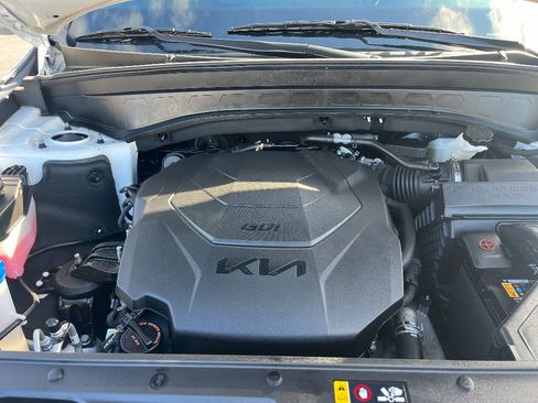 Used 2022 Kia Telluride LX image 36