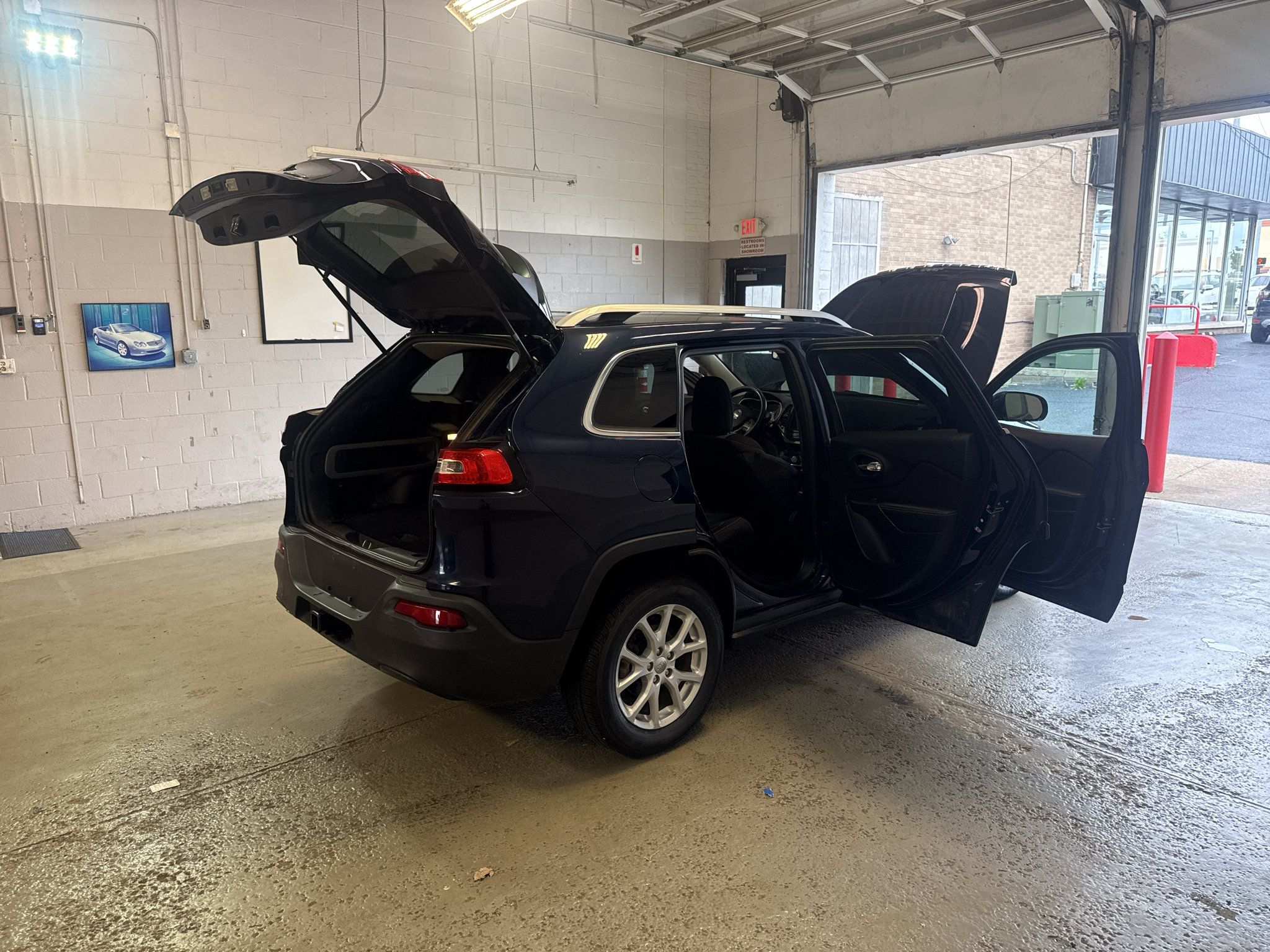 Used 2014 Jeep Cherokee Latitude w/ Cold Weather Group FWD image 14