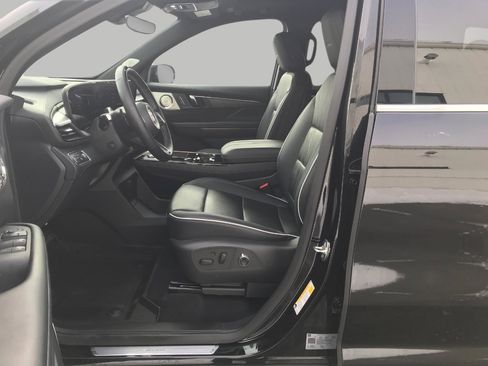 Certified 2025 Buick Enclave Avenir w/ Super Cruise Package image 9