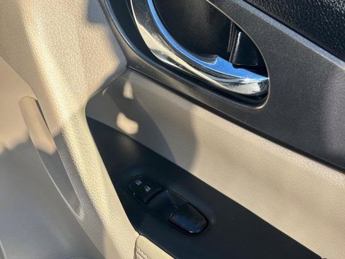 Used 2016 Nissan Rogue S w/ Appearance Package image 37