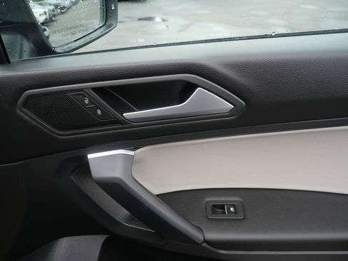 Used 2018 Volkswagen Tiguan SEL image 18