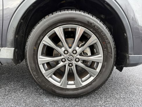 Used 2018 Toyota RAV4 Limited image 12