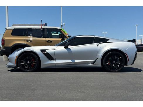 Used 2016 Chevrolet Corvette Z06 w/ 3LZ Preferred Equipment Group RWD image 7