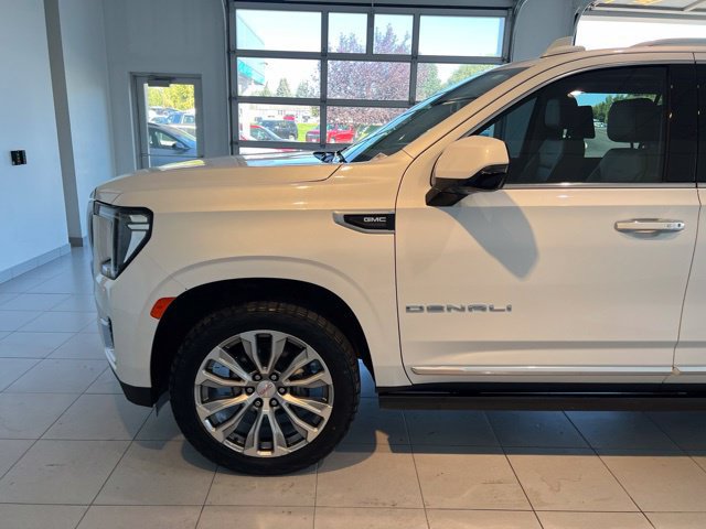 Used 2021 GMC Yukon Denali w/ Denali Premium Package AWD/4WD image 4