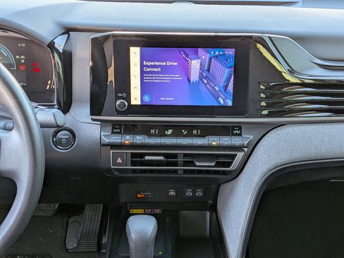 Certified 2025 Toyota Camry LE image 3