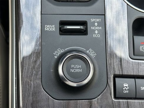 Certified 2022 Toyota Highlander Platinum image 32