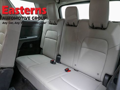 Used 2023 Nissan Pathfinder SL AWD/4WD image 25