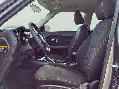 Used 2016 Kia Soul + image 34