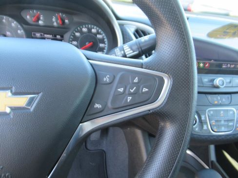 Used 2025 Chevrolet Malibu LT image 21