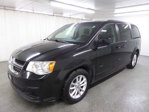 Used 2016 Dodge Grand Caravan SXT image 3