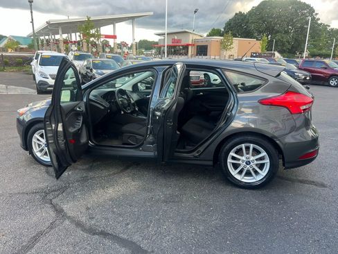 Used 2017 Ford Focus SE image 16