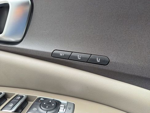 Used 2025 Kia Carnival EX FWD image 20