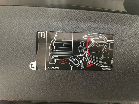 Used 2021 Volvo XC90 T5 Momentum w/ Climate Package image 12