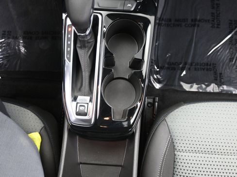 Used 2025 Chevrolet Trax LT FWD image 24