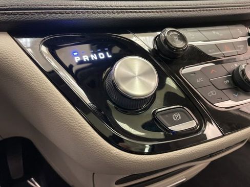 Used 2020 Chrysler Pacifica Limited image 36