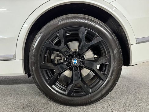 Used 2024 BMW X7 xDrive40i w/ Premium Package image 15
