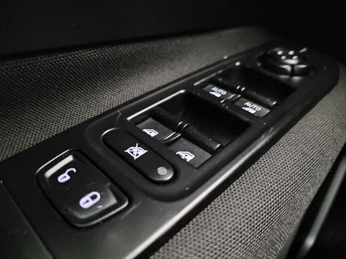 Used 2019 Jeep Renegade Latitude image 27