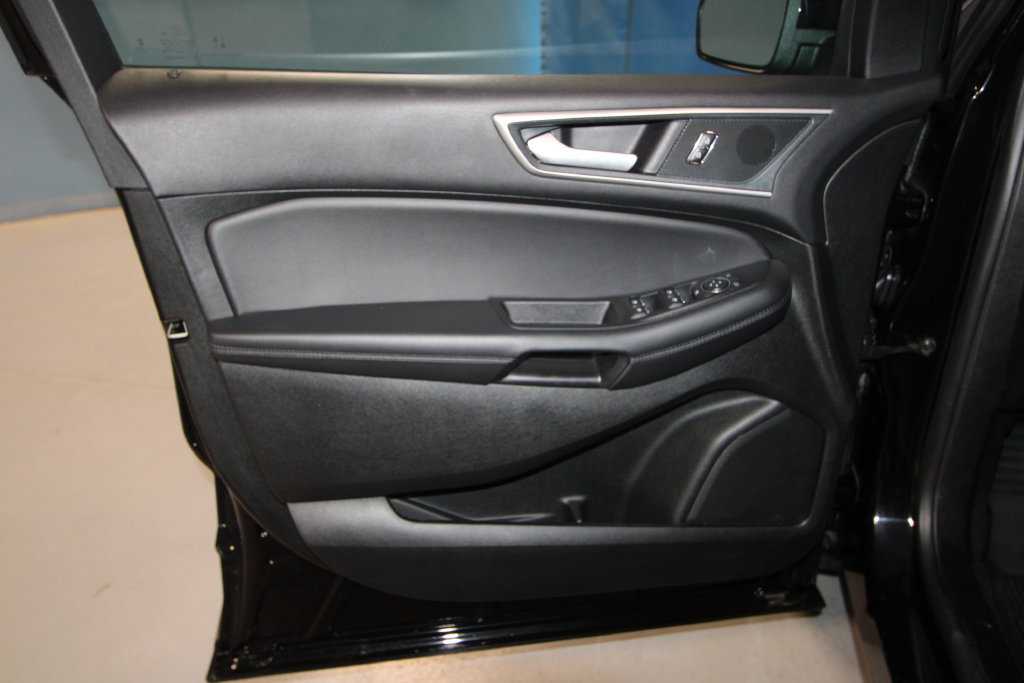 Used 2024 Ford Edge SEL AWD/4WD image 5