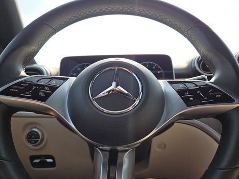 Used 2025 Mercedes-Benz C 300 4MATIC Sedan image 23