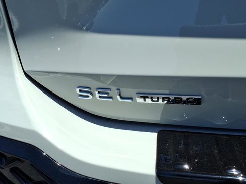 New 2026 Volkswagen Tiguan SEL R-Line AWD/4WD image 11