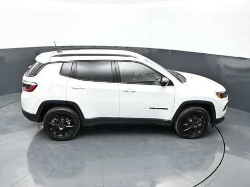 New 2026 Jeep Compass Latitude image 28